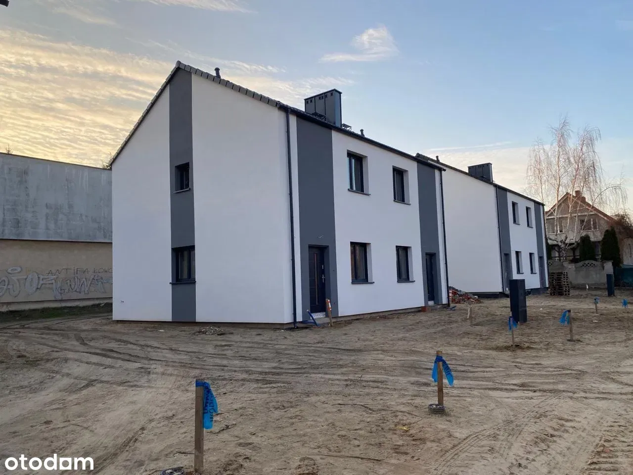 Dom piętrowy jednorodzinny dwulokalowy